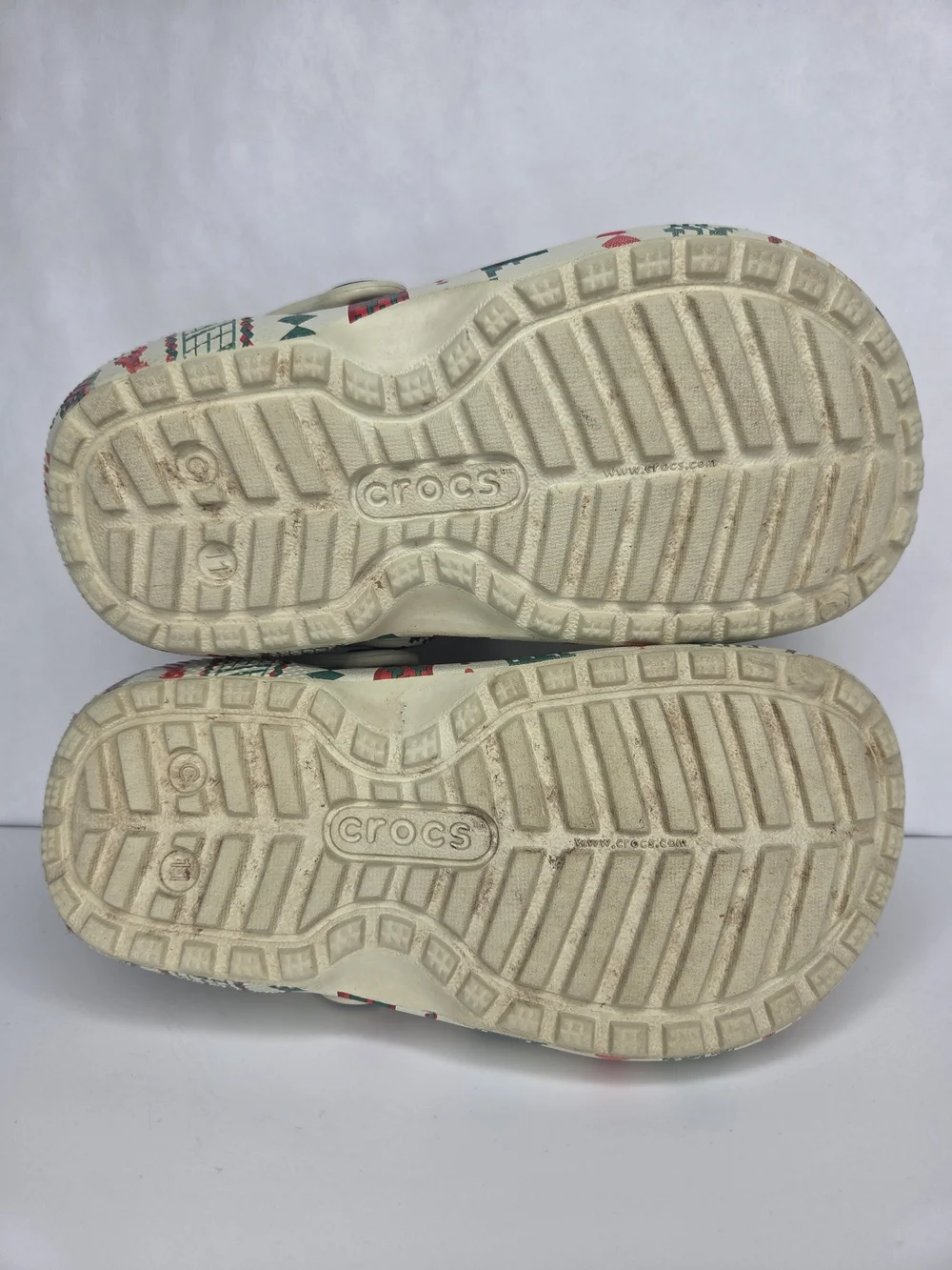 CROCS Kids Holiday Pattern Fuzzy-Lined Clogs in Cream, Green, Red and Tan